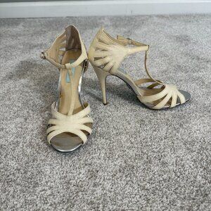 Blue by Betsey Johnson Cut Out T-Strap Sandal Size 8.5